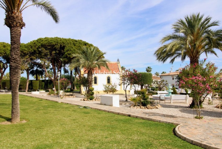 Venta - Apartamento -
TORREVIEJA - Lago jardin