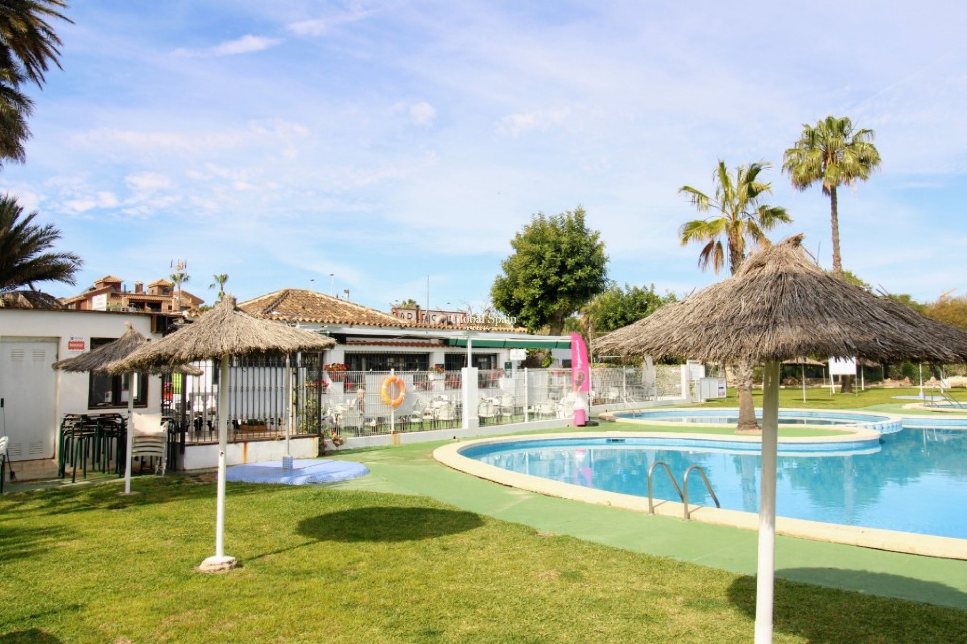 Venta - Apartamento -
TORREVIEJA - Lago jardin