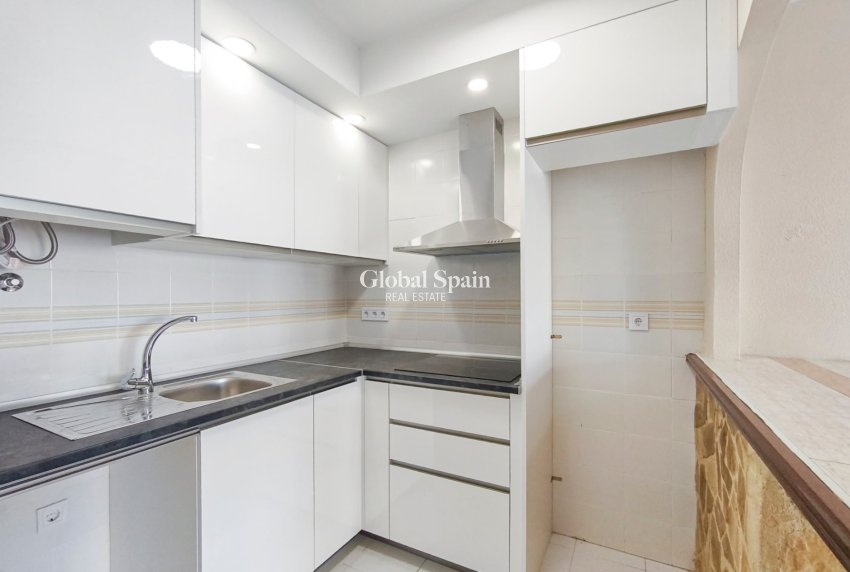 Venta - APARTAMENTO -
TORREVIEJA - Lago jardin