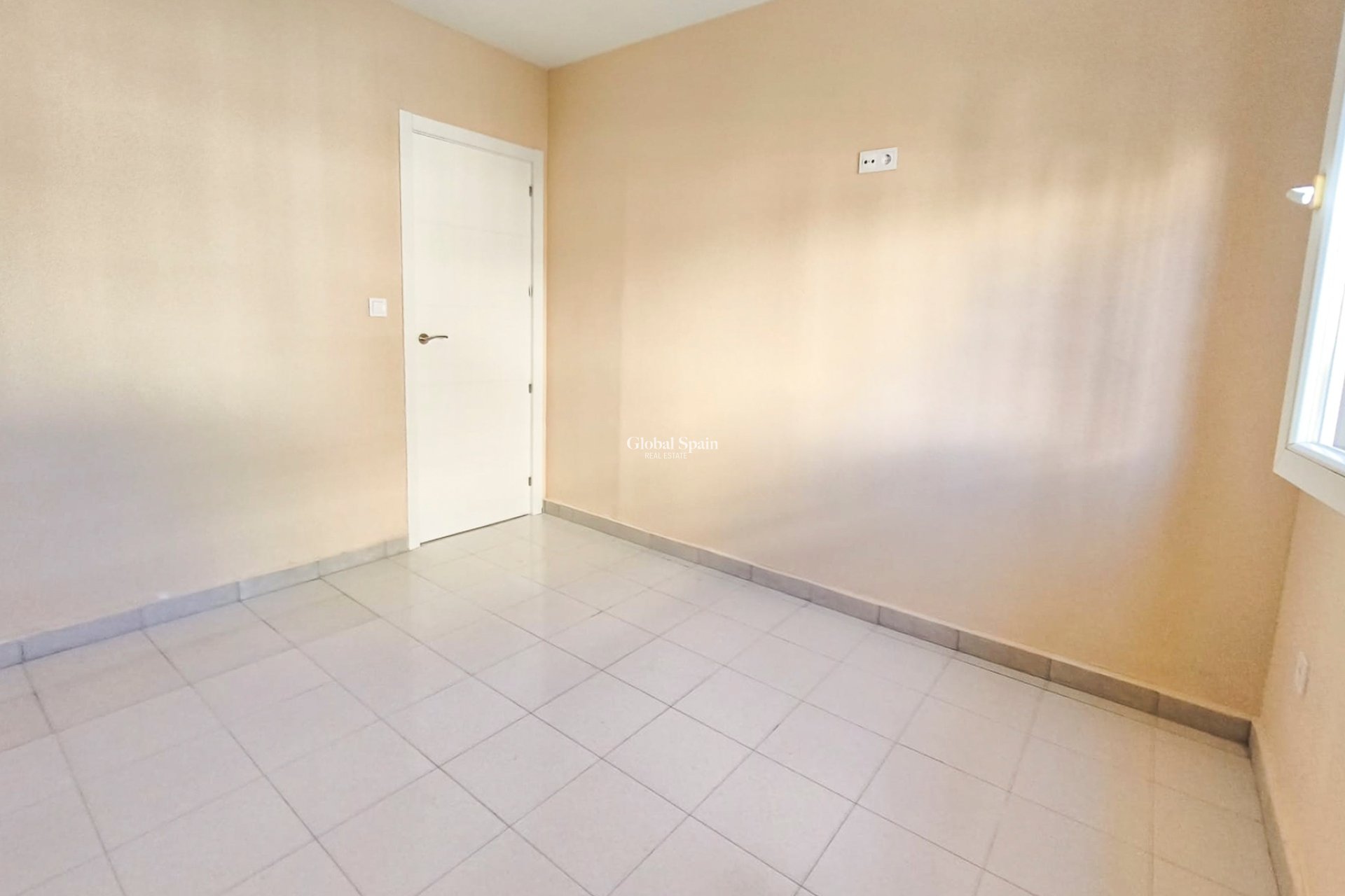 Venta - APARTAMENTO -
TORREVIEJA - Lago jardin