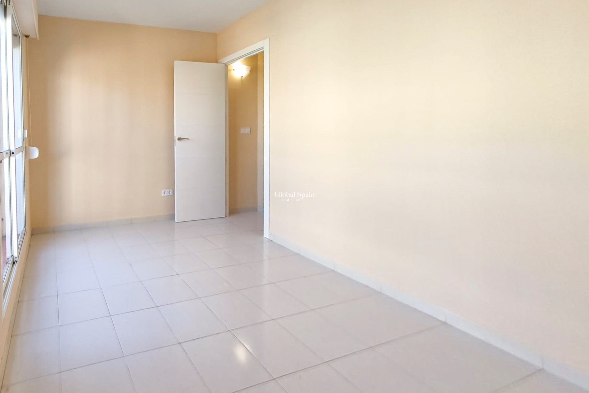 Venta - APARTAMENTO -
TORREVIEJA - Lago jardin