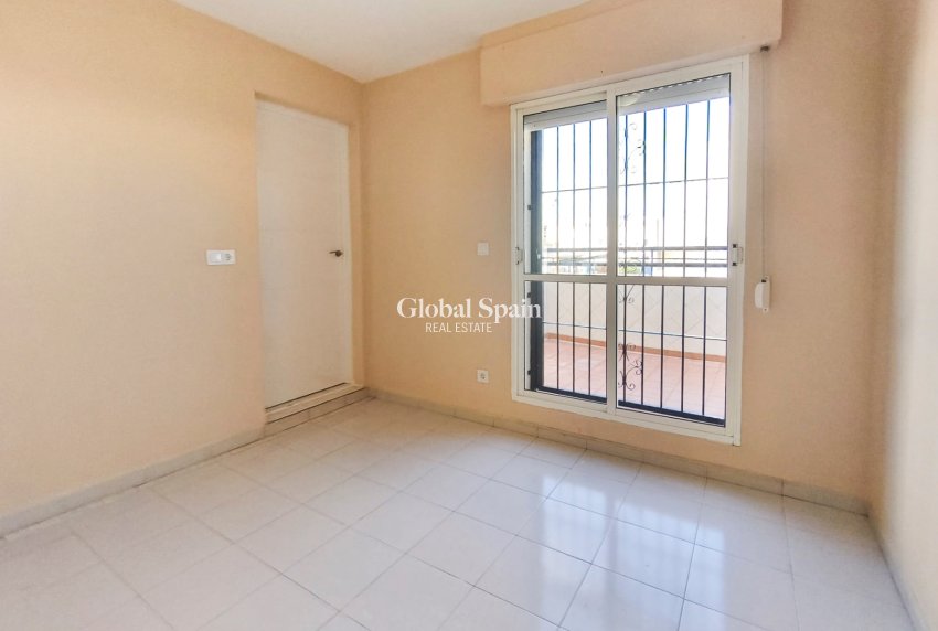 Venta - APARTAMENTO -
TORREVIEJA - Lago jardin