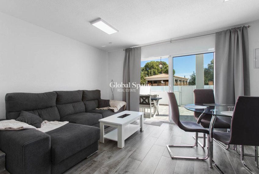 Venta - APARTAMENTO -
TORREVIEJA - Lago jardin