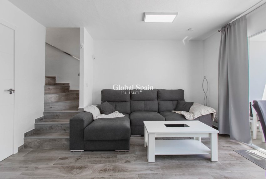 Venta - APARTAMENTO -
TORREVIEJA - Lago jardin