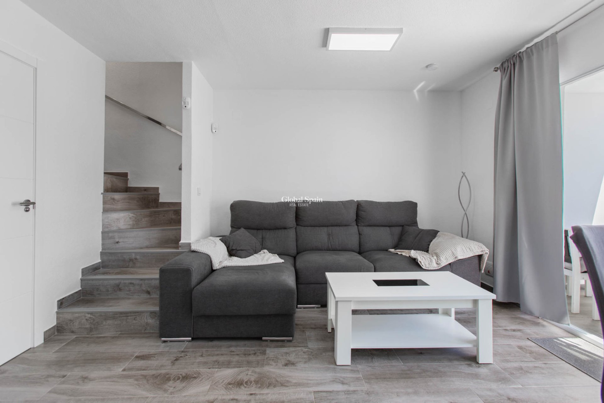 Venta - APARTAMENTO -
TORREVIEJA - Lago jardin