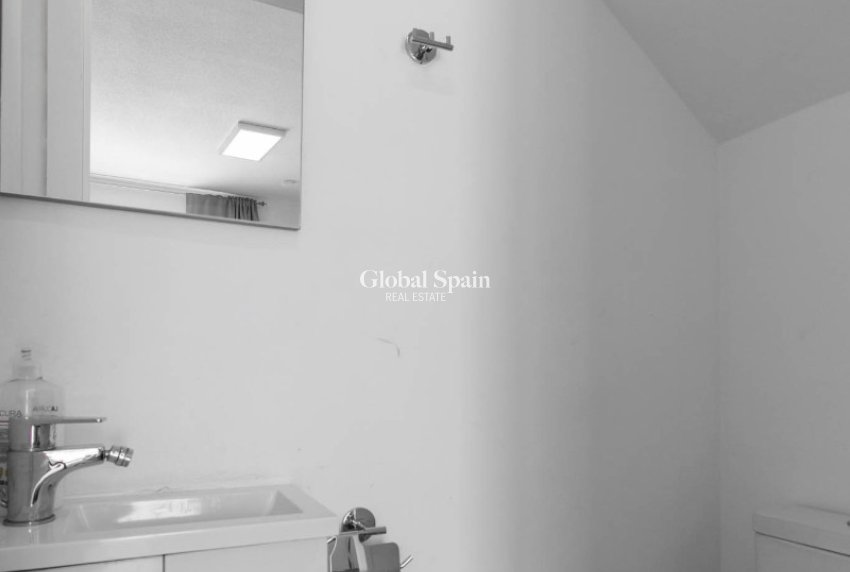 Venta - APARTAMENTO -
TORREVIEJA - Lago jardin