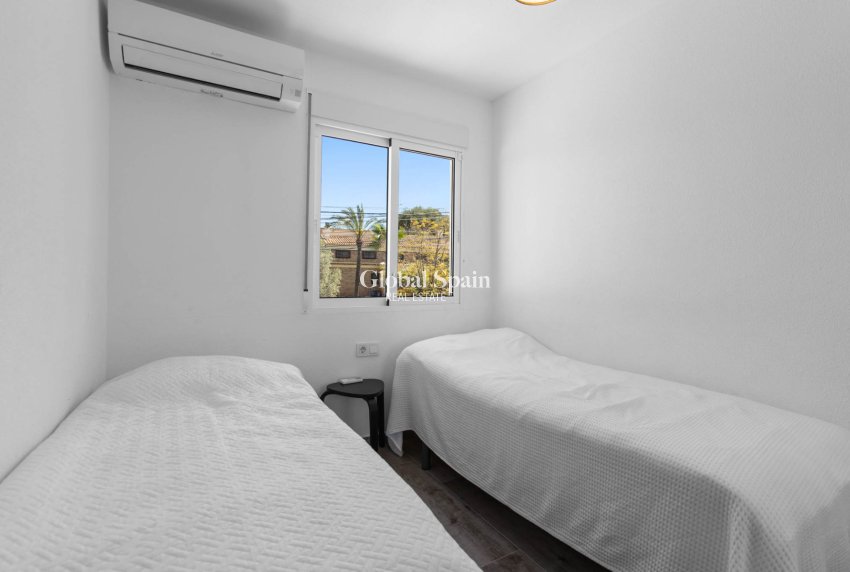 Venta - APARTAMENTO -
TORREVIEJA - Lago jardin