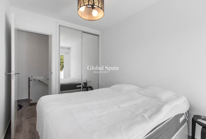 Venta - APARTAMENTO -
TORREVIEJA - Lago jardin