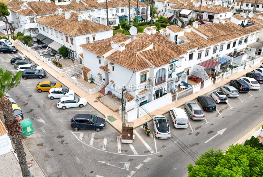 Venta - APARTAMENTO -
TORREVIEJA - Lago jardin