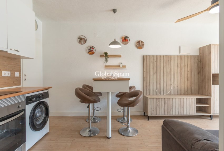 Venta - APARTAMENTO -
TORREVIEJA - Lago jardin