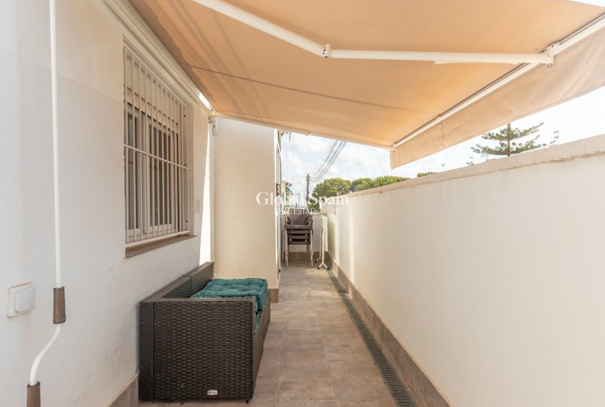 Venta - APARTAMENTO -
TORREVIEJA - Lago jardin