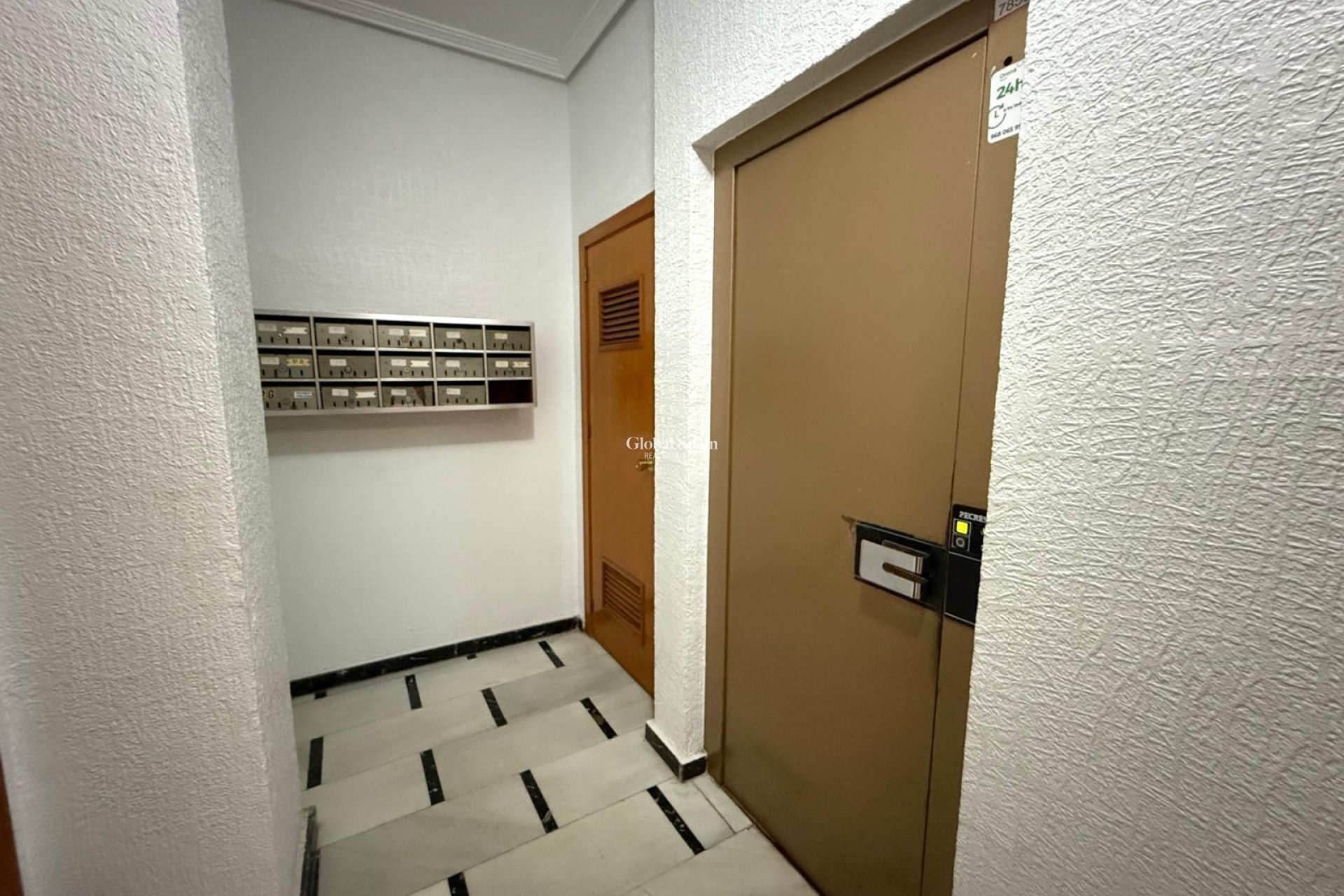 Venta - APARTAMENTO -
TORREVIEJA - Las Piscinas Naturales