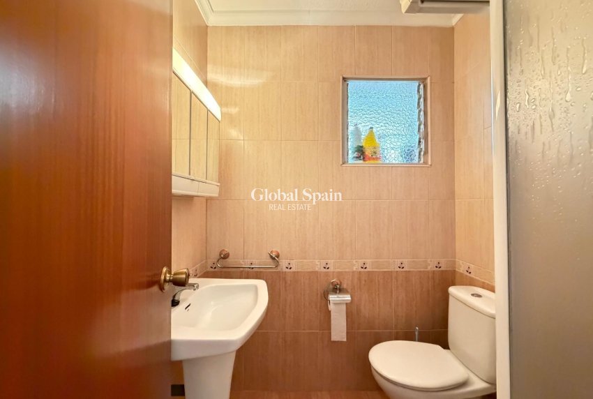 Venta - APARTAMENTO -
TORREVIEJA - Las Piscinas Naturales