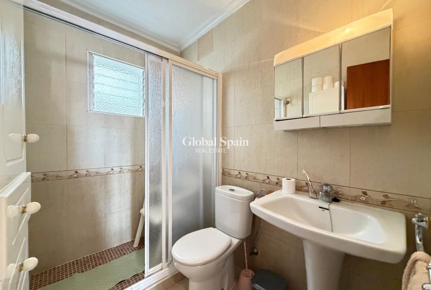 Venta - APARTAMENTO -
TORREVIEJA - Las Piscinas Naturales