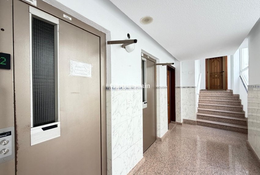 Venta - APARTAMENTO -
TORREVIEJA - Las Piscinas Naturales