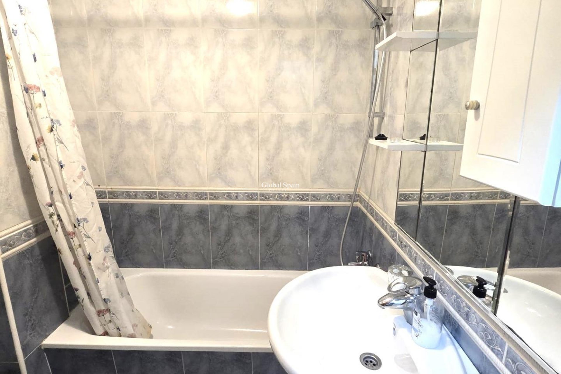 Venta - APARTAMENTO -
TORREVIEJA - Las Piscinas Naturales