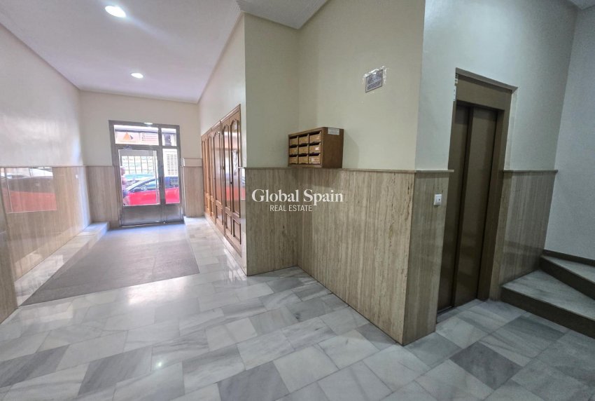 Venta - APARTAMENTO -
TORREVIEJA - Las Piscinas Naturales
