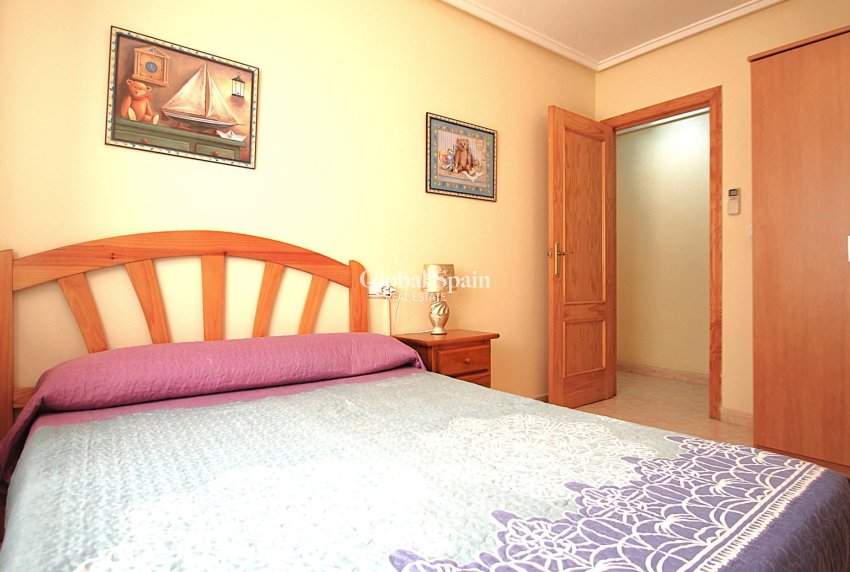 Venta - APARTAMENTO -
TORREVIEJA - Las Piscinas Naturales