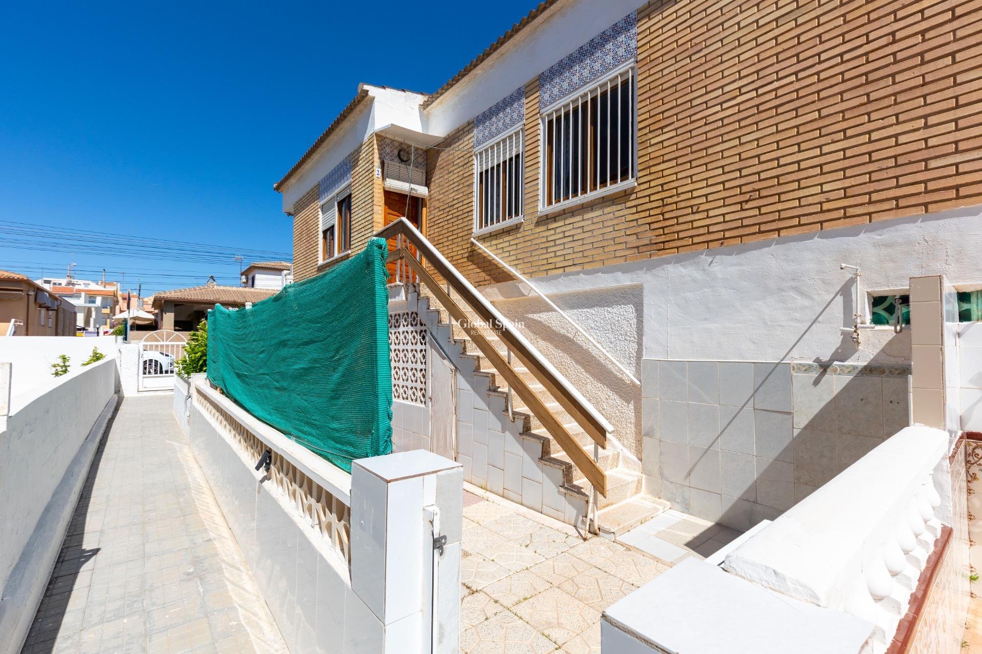 Venta - APARTAMENTO -
TORREVIEJA - Los Europeos
