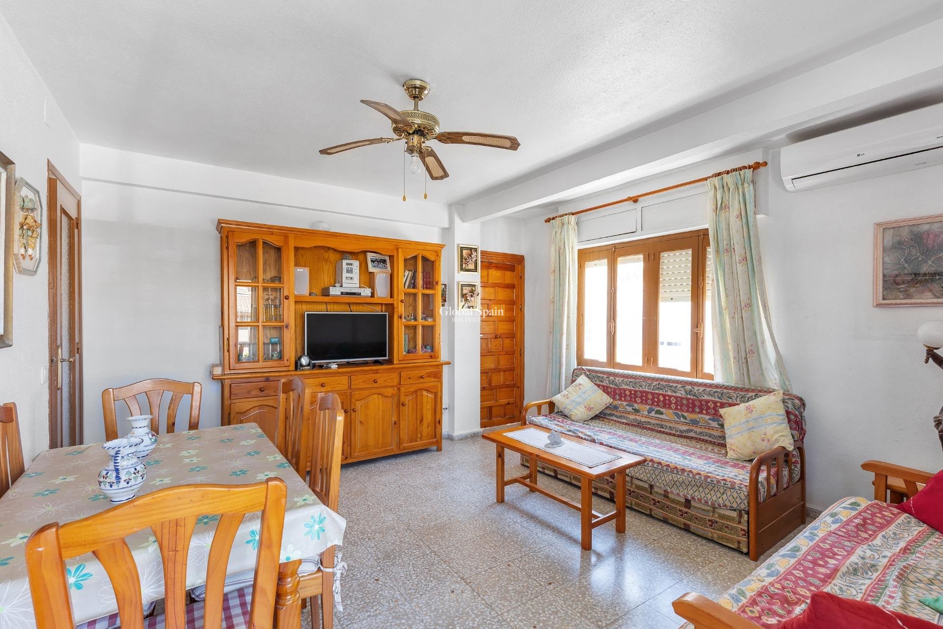Venta - APARTAMENTO -
TORREVIEJA - Los Europeos