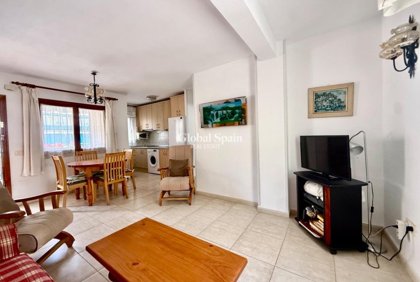 Venta - APARTAMENTO -
TORREVIEJA - Los Europeos