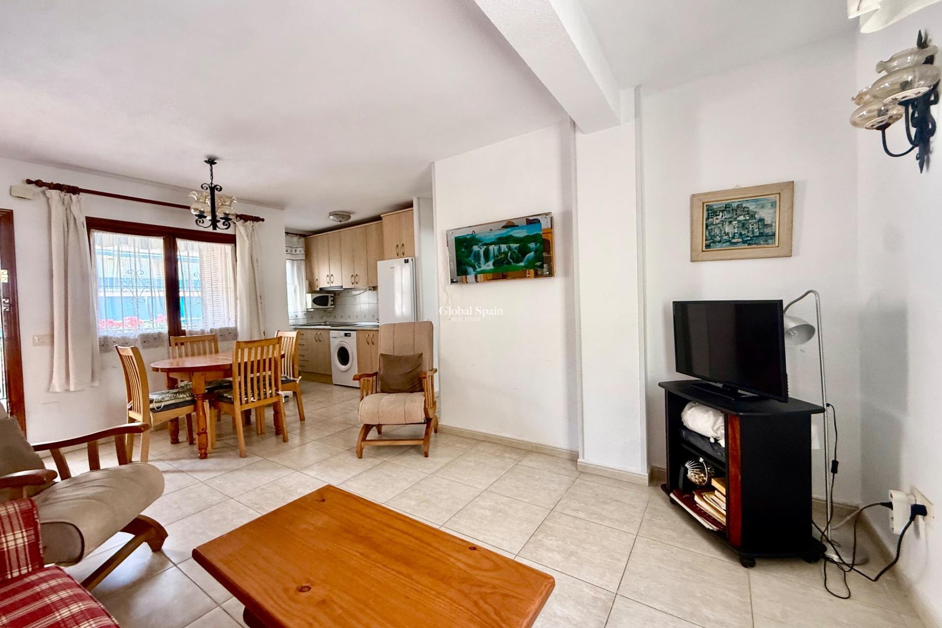 Venta - APARTAMENTO -
TORREVIEJA - Los Europeos