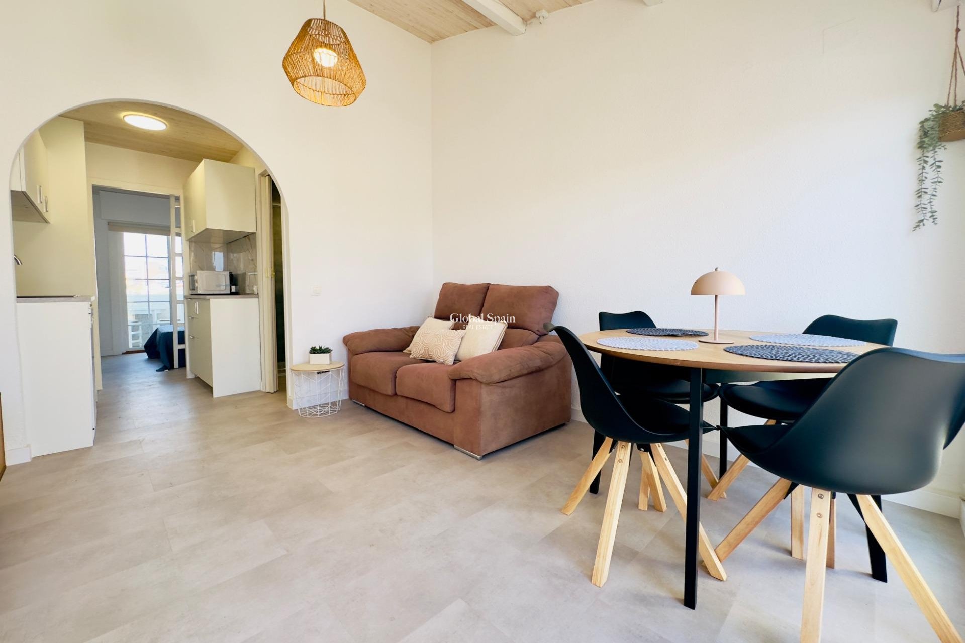 Venta - Apartamento -
TORREVIEJA - Los Frutales