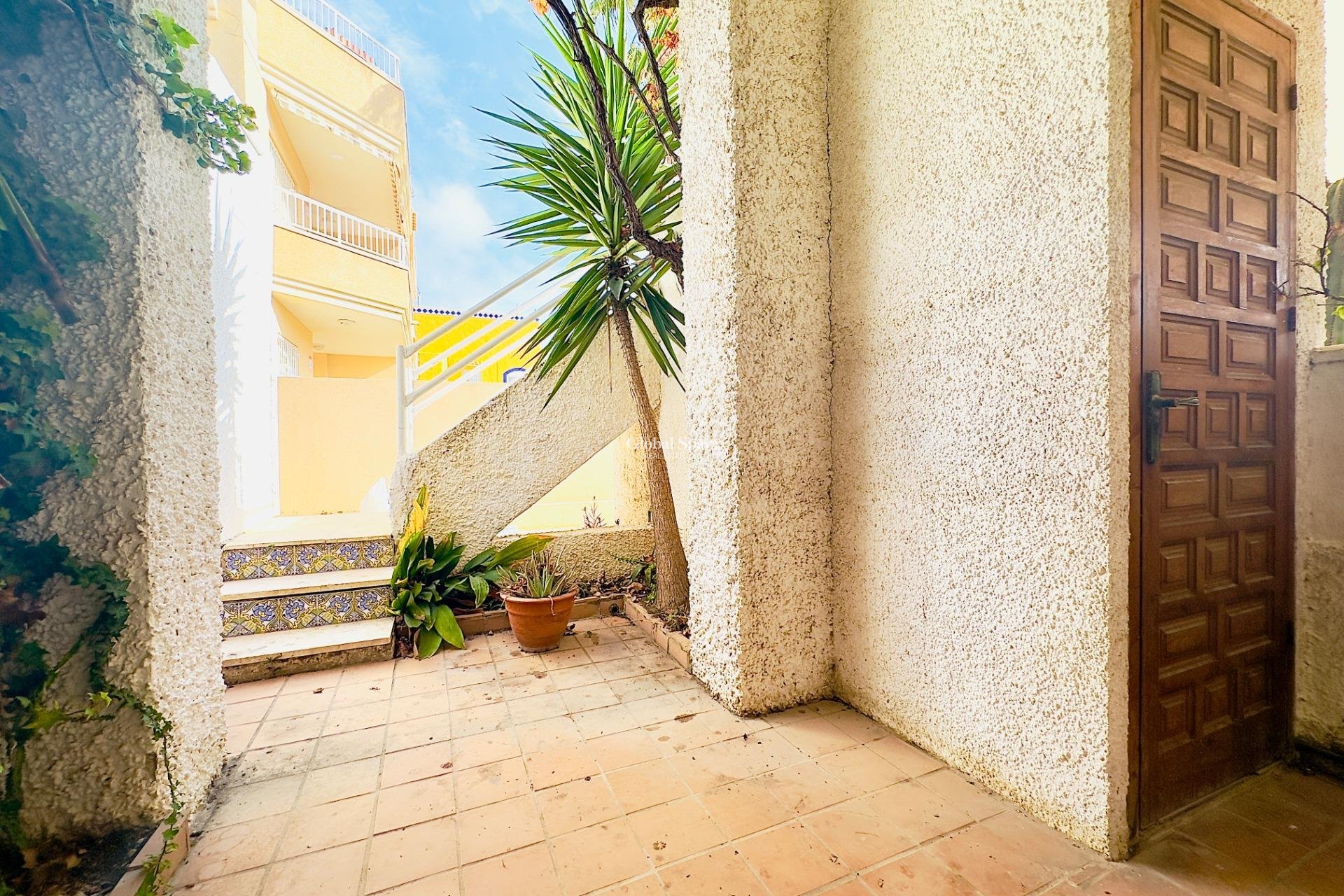 Venta - Apartamento -
TORREVIEJA - Los Frutales