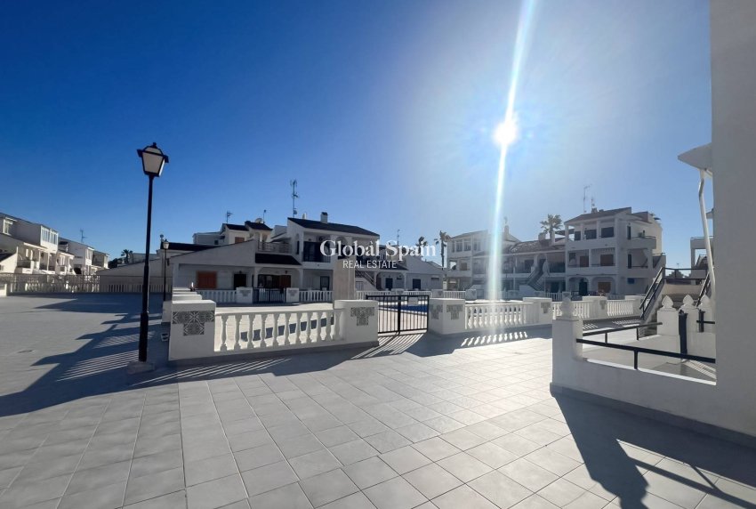 Venta - APARTAMENTO -
TORREVIEJA - Los Frutales