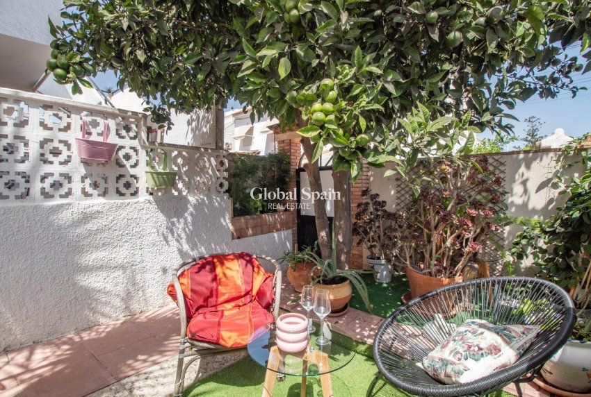 Venta - APARTAMENTO -
TORREVIEJA - Los Frutales