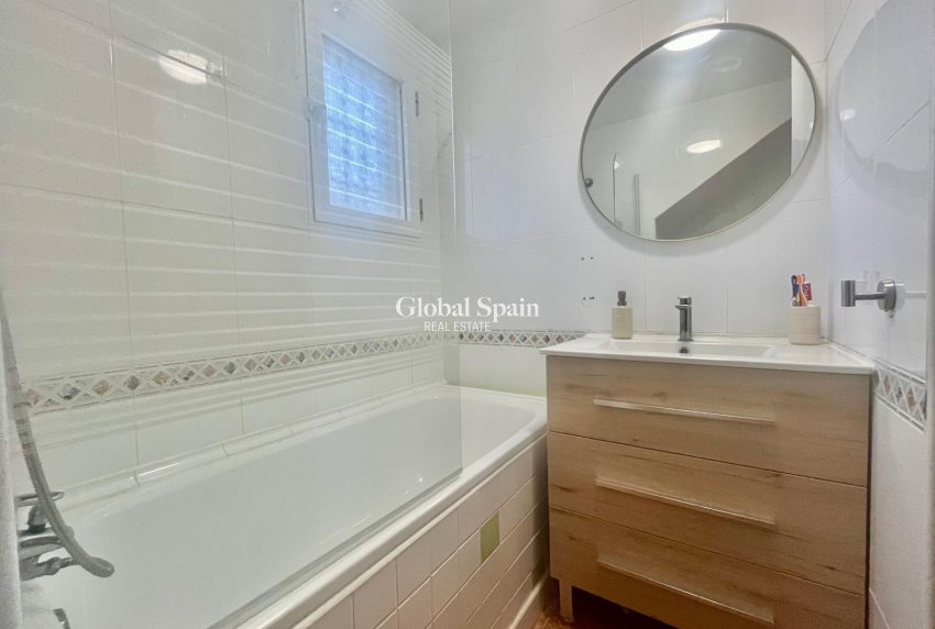 Venta - APARTAMENTO -
TORREVIEJA - Paraje Natural