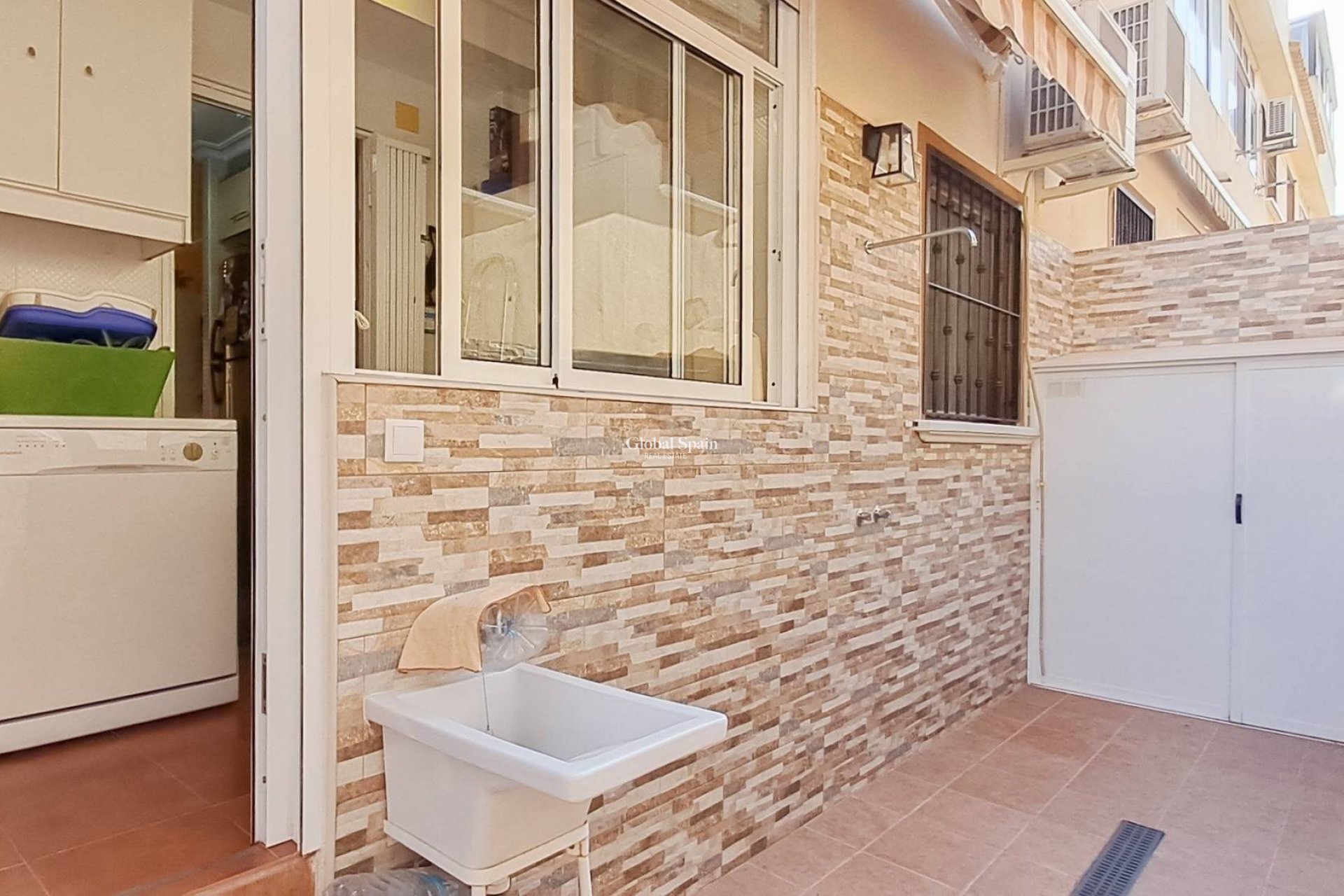 Venta - APARTAMENTO -
TORREVIEJA - Parque Acuático - Sector 25