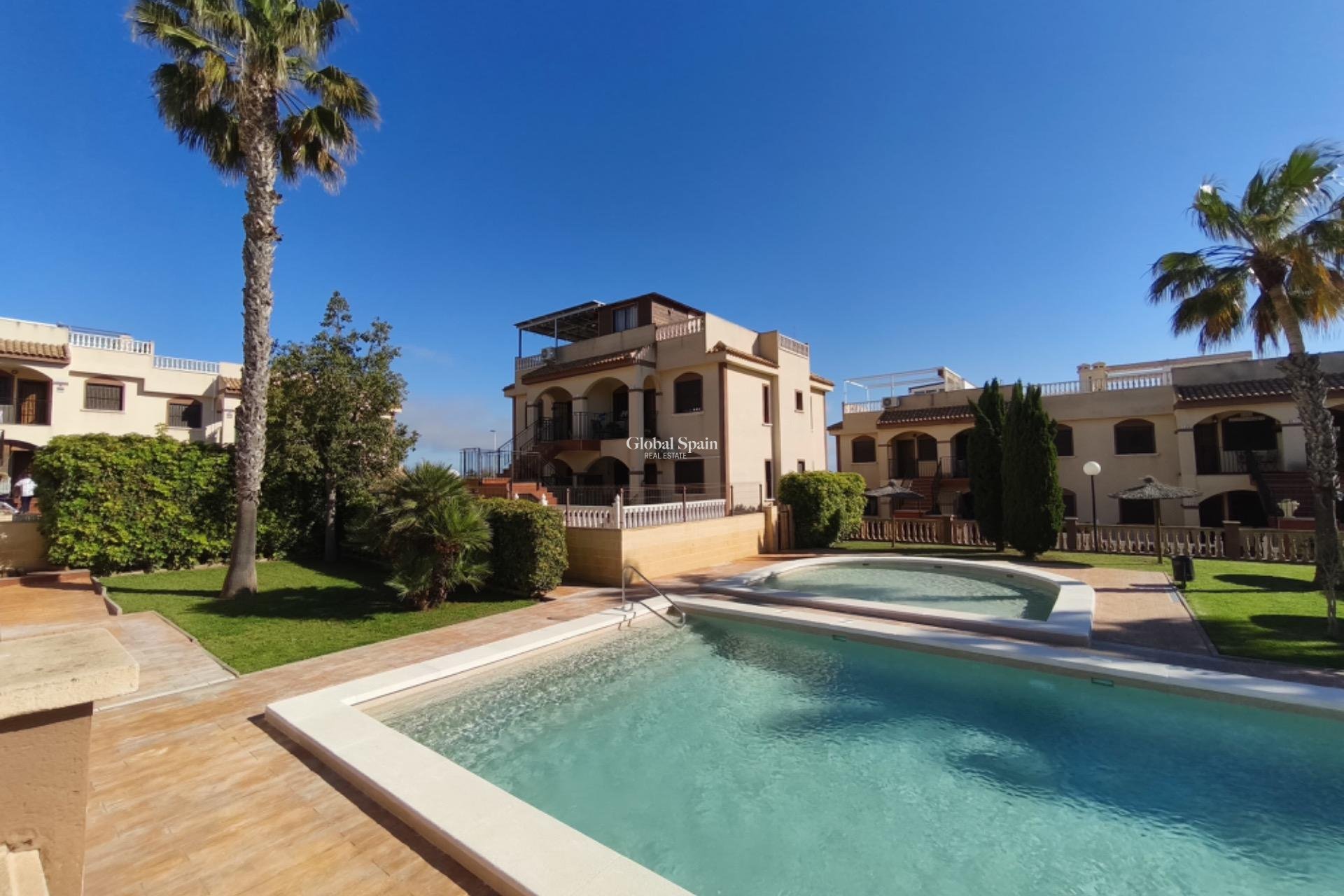 Venta - APARTAMENTO -
TORREVIEJA - Parque Acuático - Sector 25