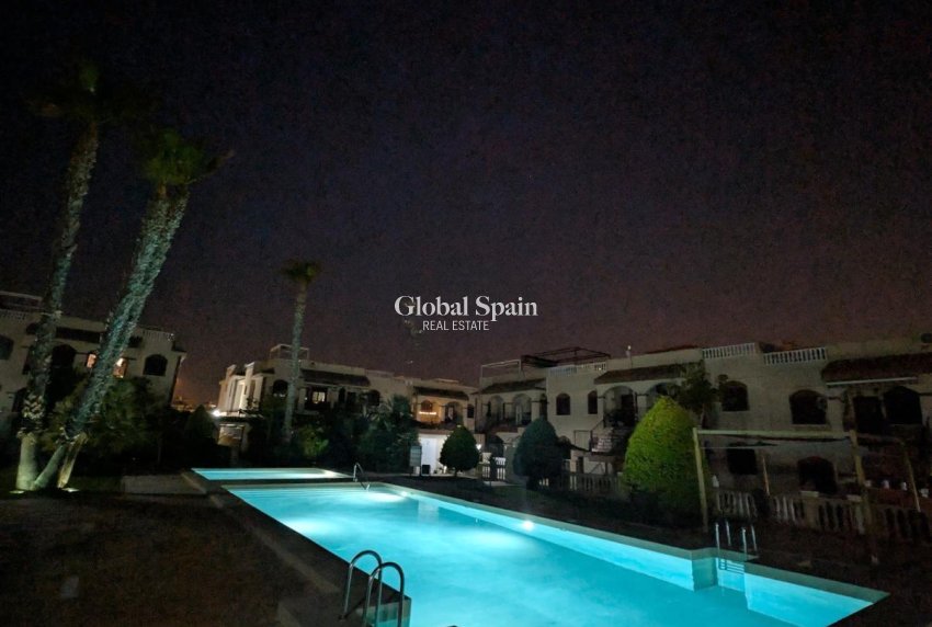 Venta - APARTAMENTO -
TORREVIEJA - Parque Acuático - Sector 25