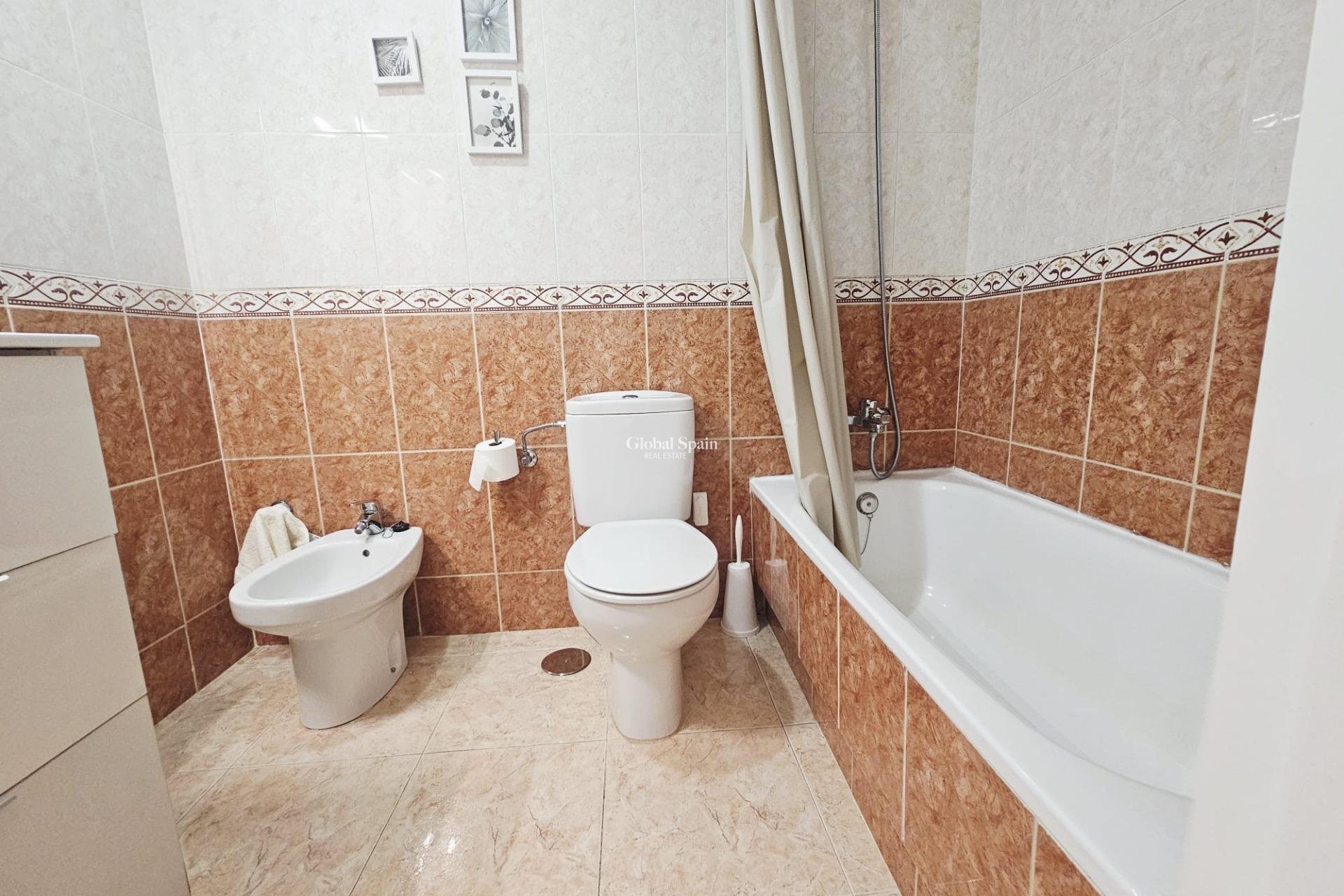 Venta - APARTAMENTO -
TORREVIEJA - Parque de las Naciones