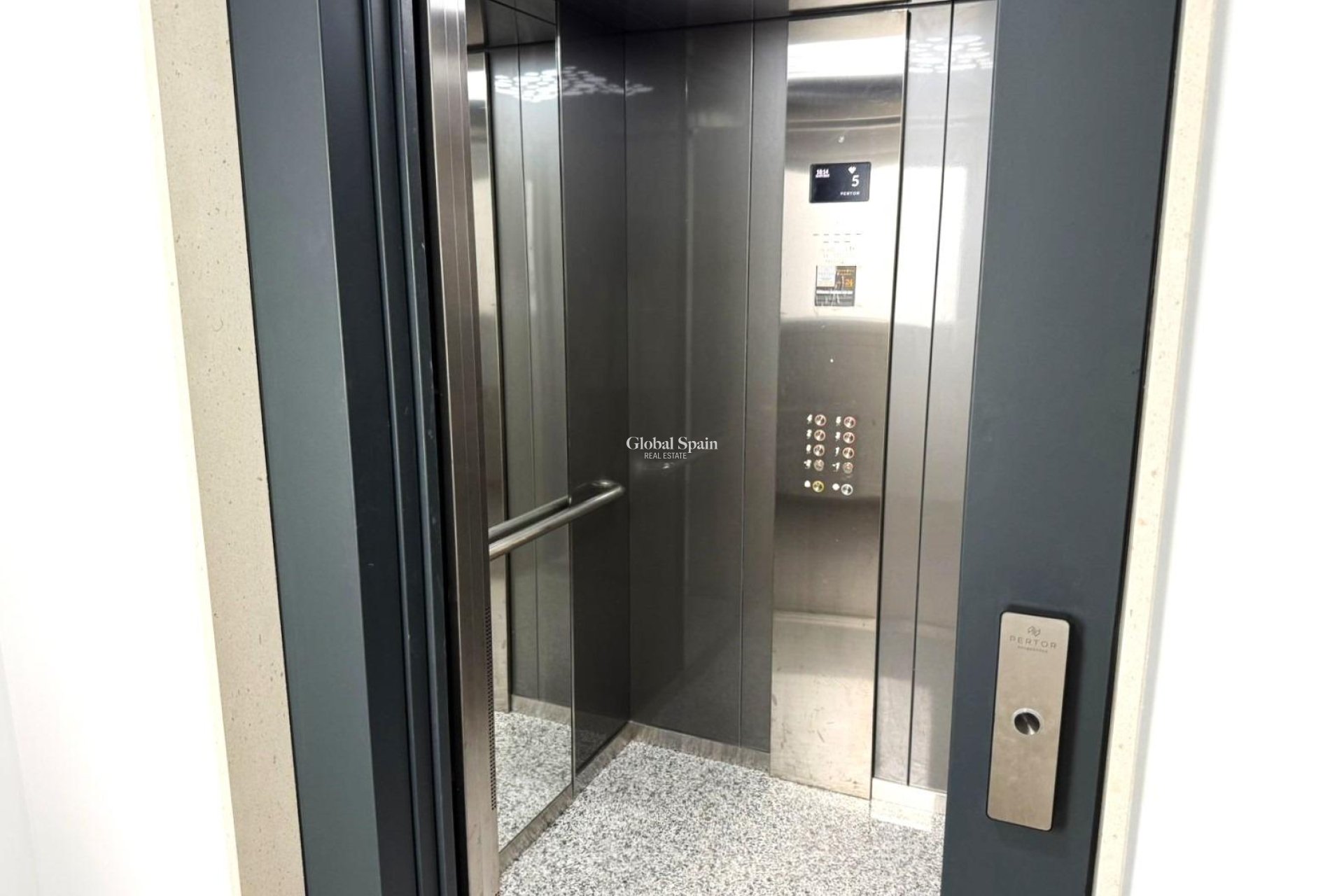 Venta - APARTAMENTO -
TORREVIEJA - Parque de las Naciones