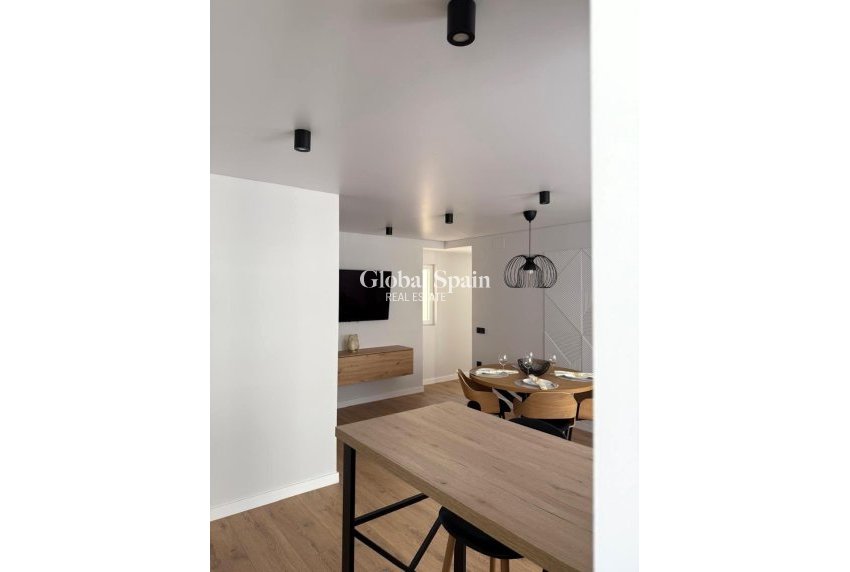 Venta - APARTAMENTO -
TORREVIEJA - Paseo maritimo