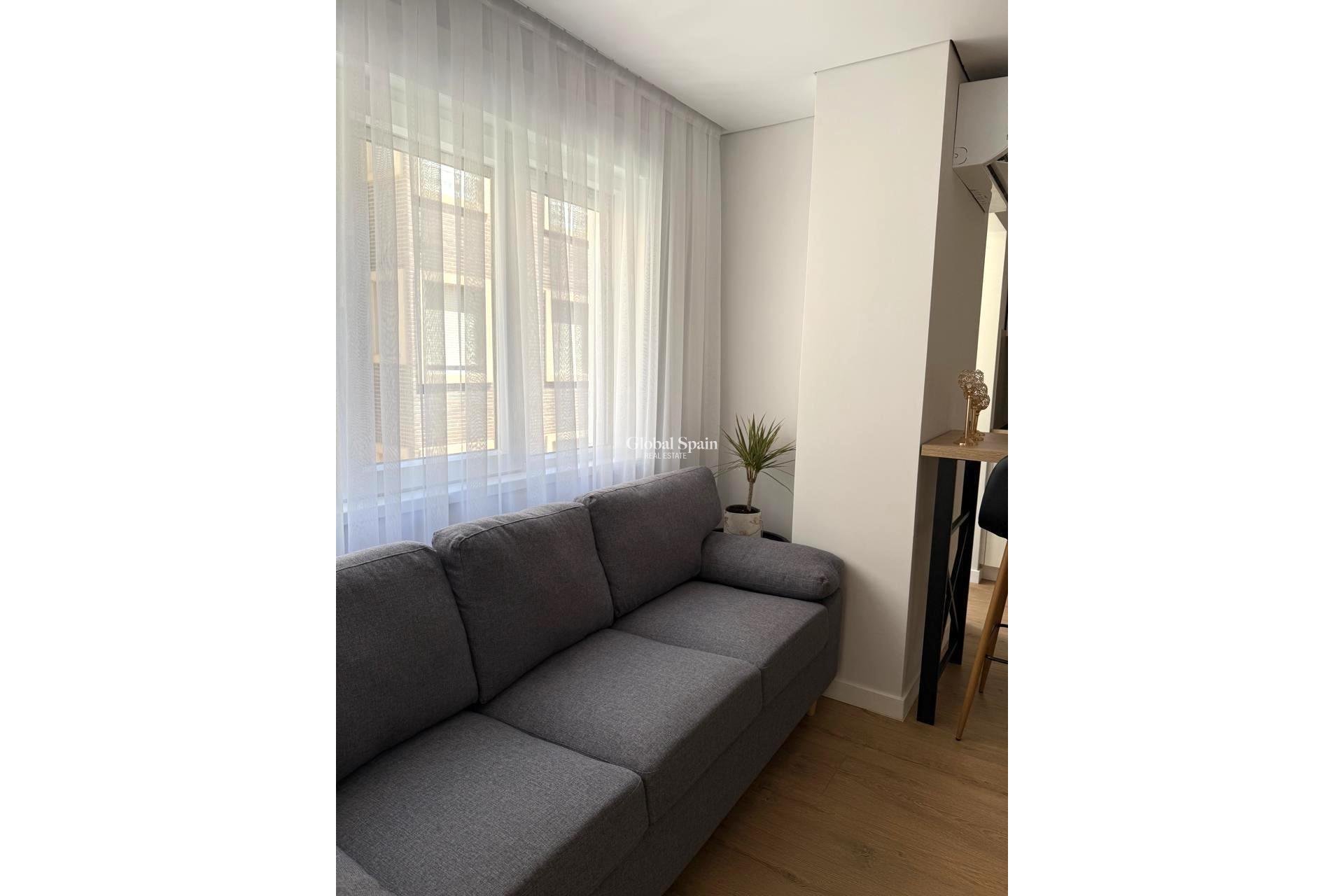 Venta - APARTAMENTO -
TORREVIEJA - Paseo maritimo