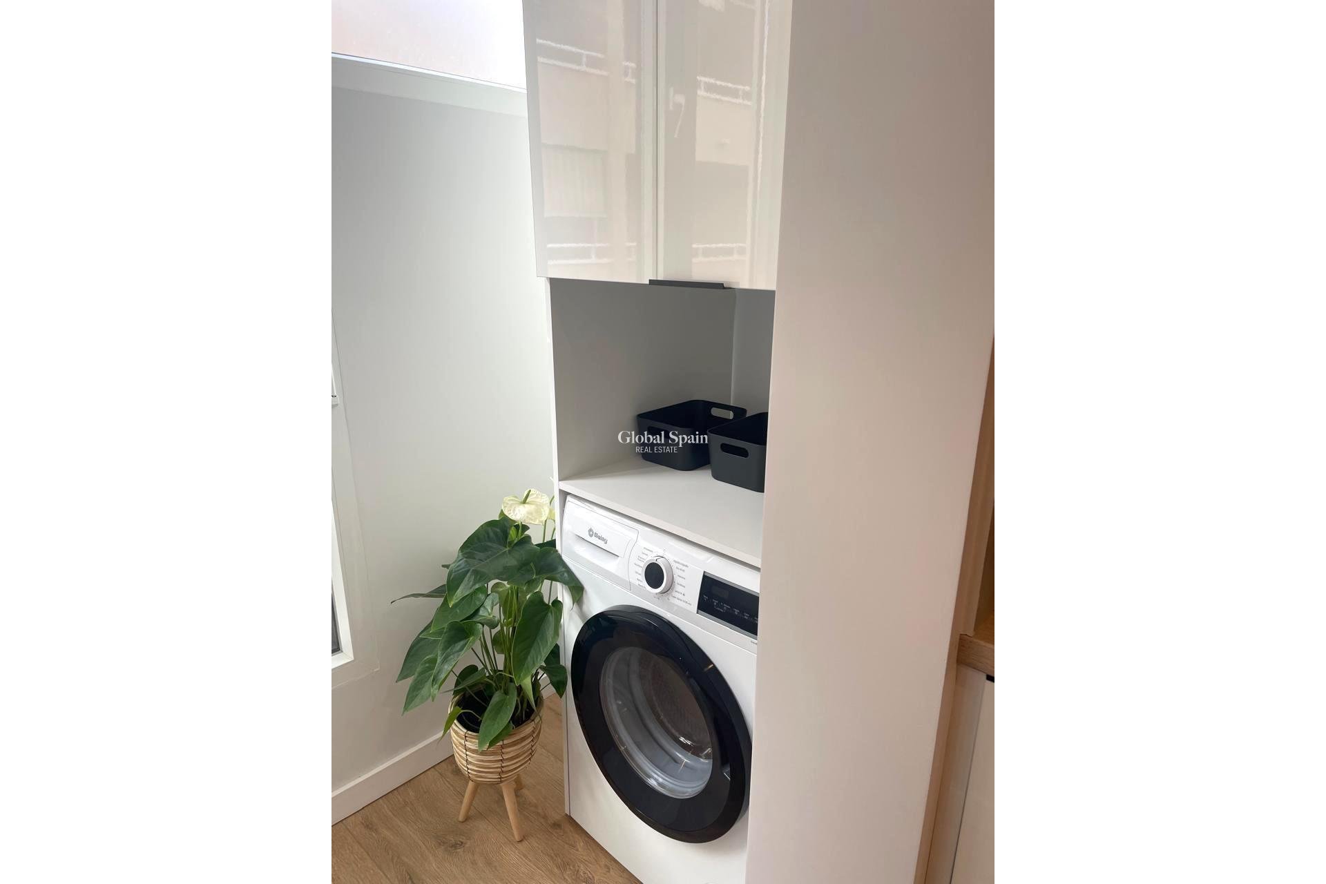 Venta - APARTAMENTO -
TORREVIEJA - Paseo maritimo