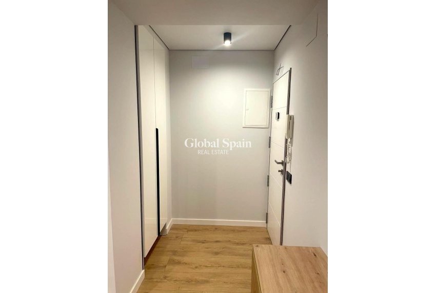 Venta - APARTAMENTO -
TORREVIEJA - Paseo maritimo