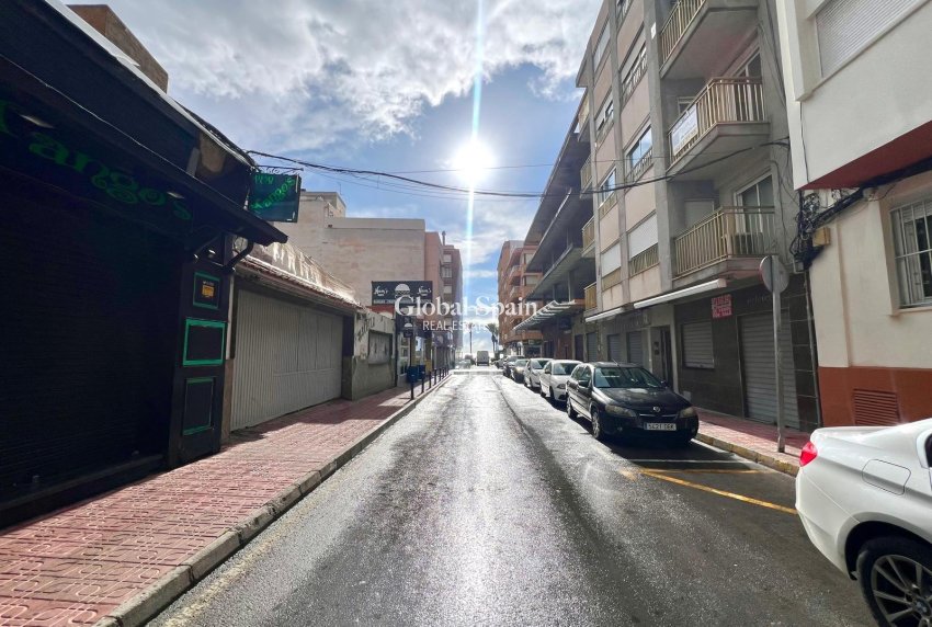 Venta - APARTAMENTO -
TORREVIEJA - Paseo maritimo