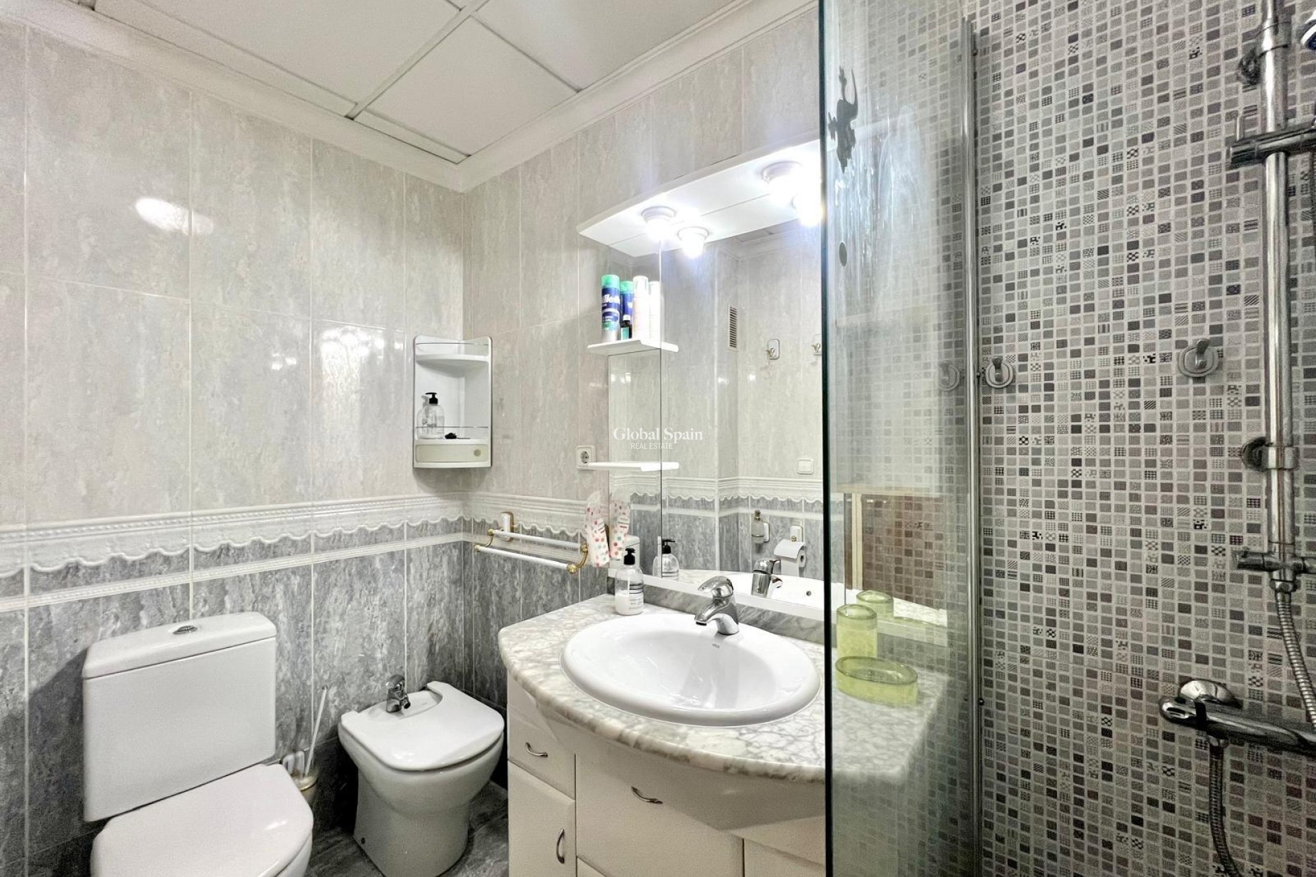 Venta - APARTAMENTO -
TORREVIEJA - Paseo maritimo