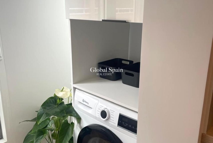 Venta - APARTAMENTO -
TORREVIEJA - Paseo maritimo