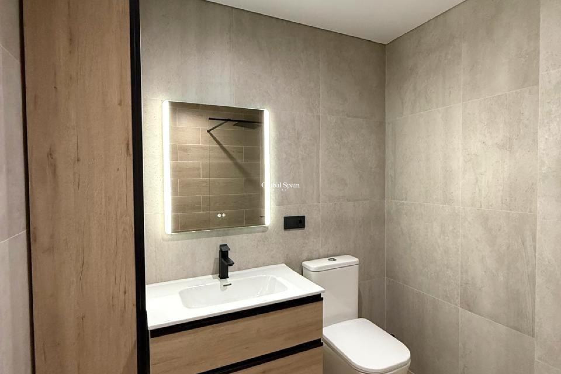 Venta - APARTAMENTO -
TORREVIEJA - Paseo maritimo