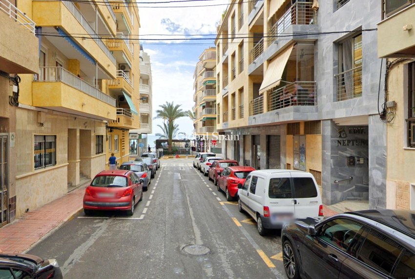 Venta - APARTAMENTO -
TORREVIEJA - Paseo maritimo