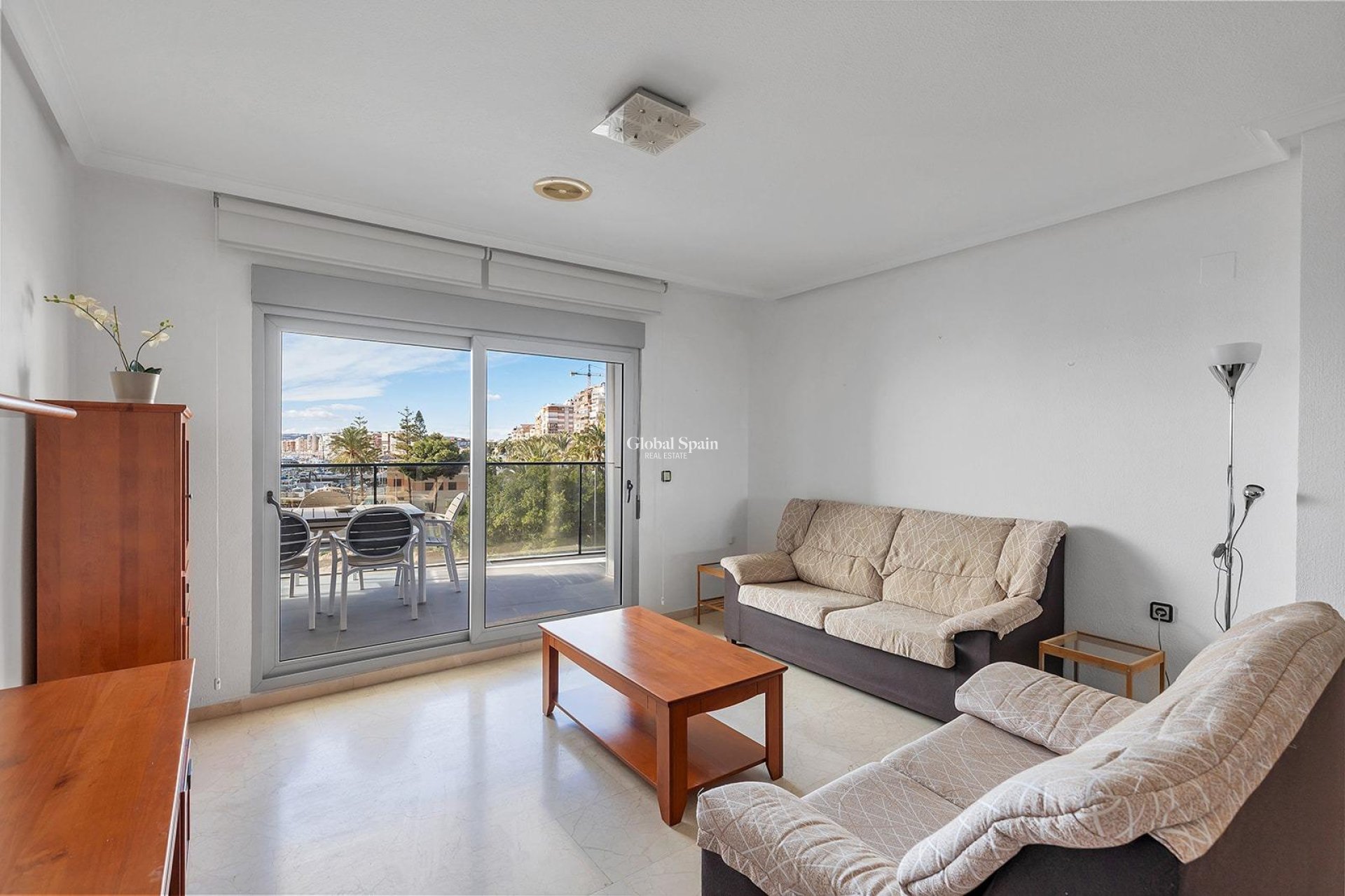 Venta - APARTAMENTO -
TORREVIEJA - Paseo maritimo
