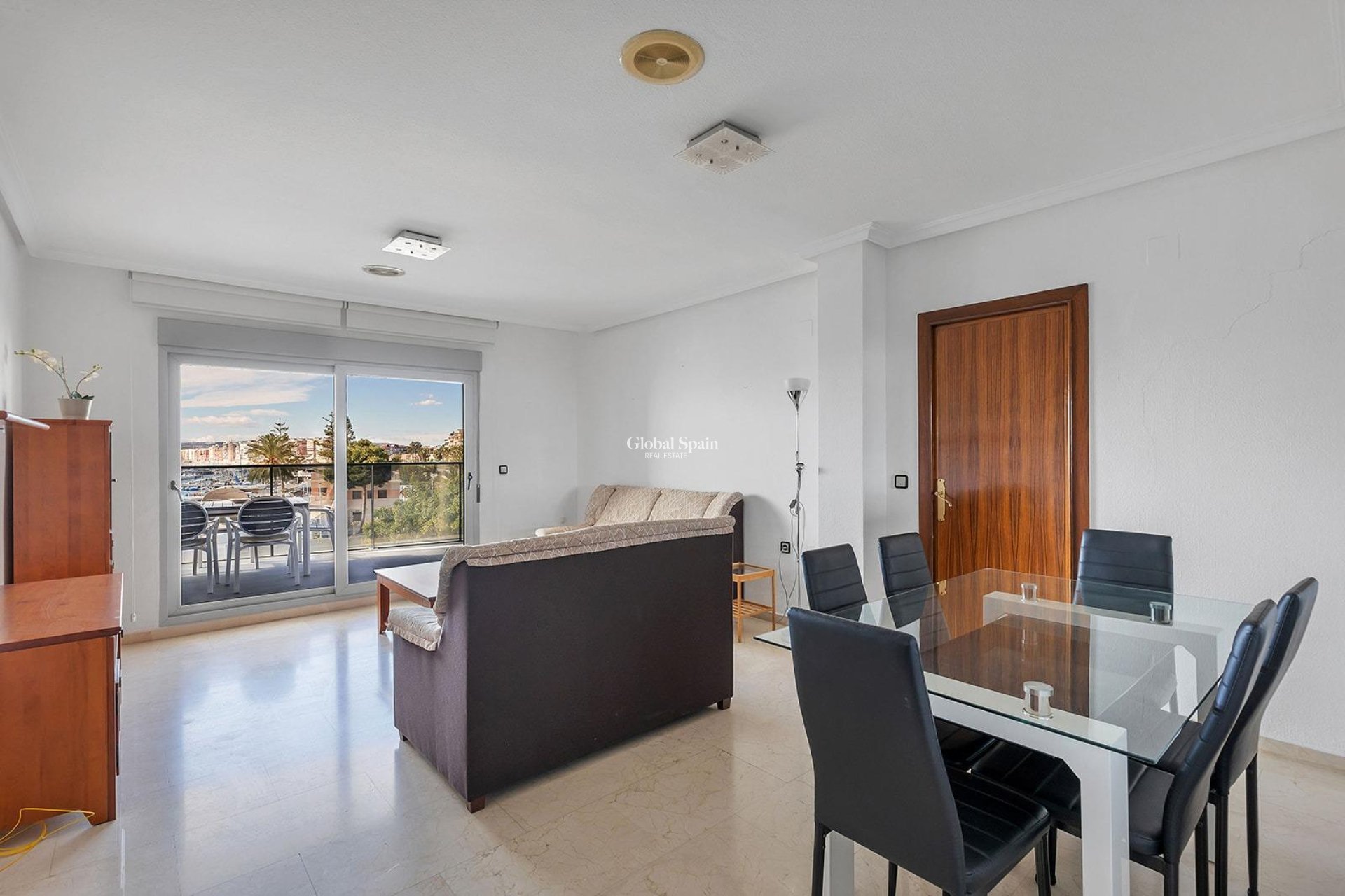 Venta - APARTAMENTO -
TORREVIEJA - Paseo maritimo