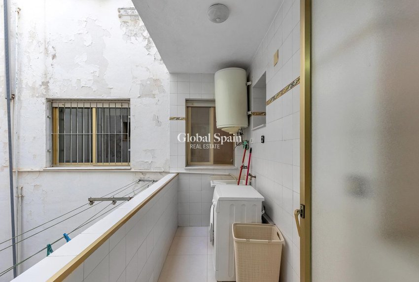 Venta - APARTAMENTO -
TORREVIEJA - Paseo maritimo