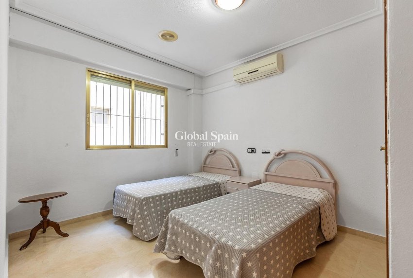 Venta - APARTAMENTO -
TORREVIEJA - Paseo maritimo