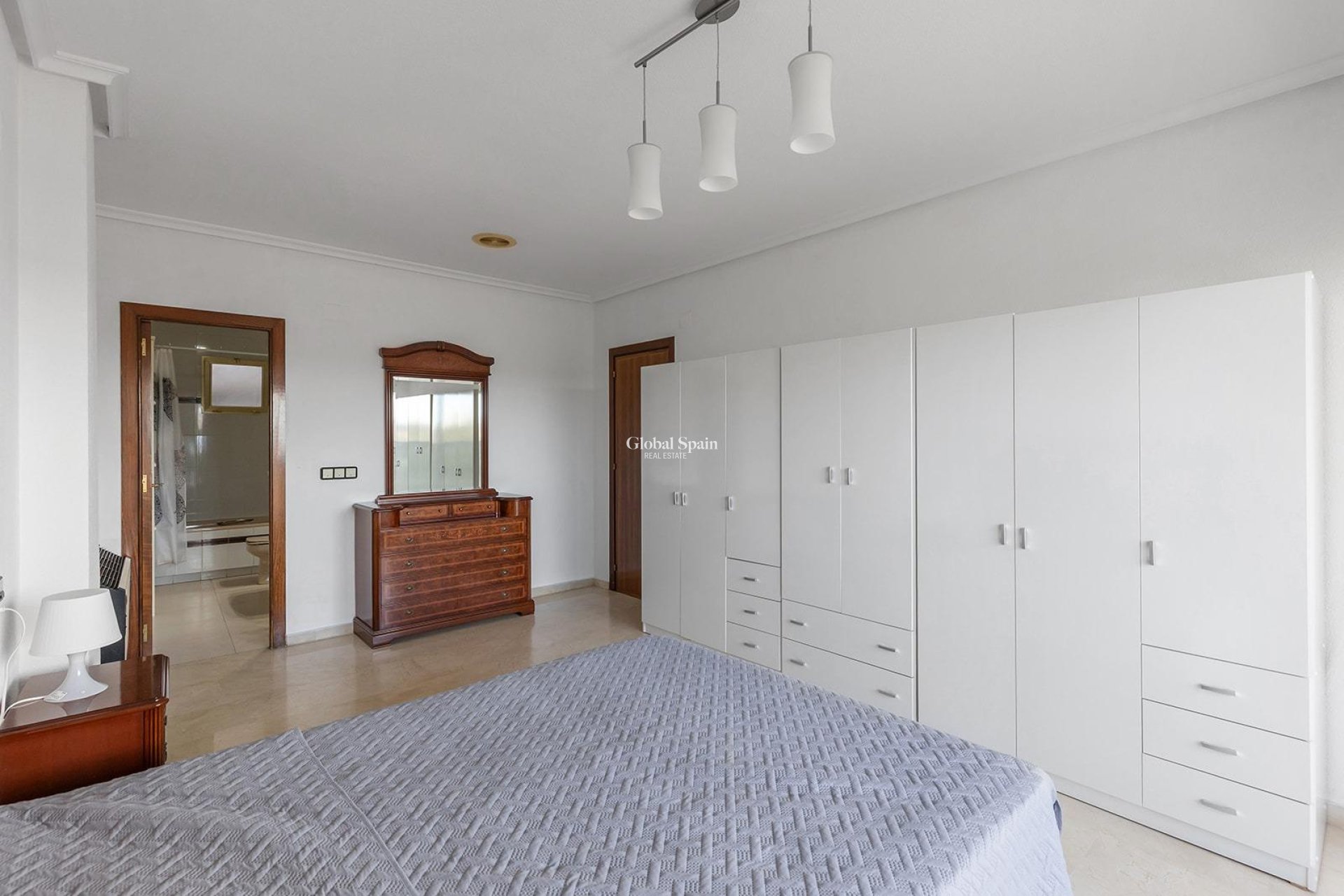 Venta - APARTAMENTO -
TORREVIEJA - Paseo maritimo